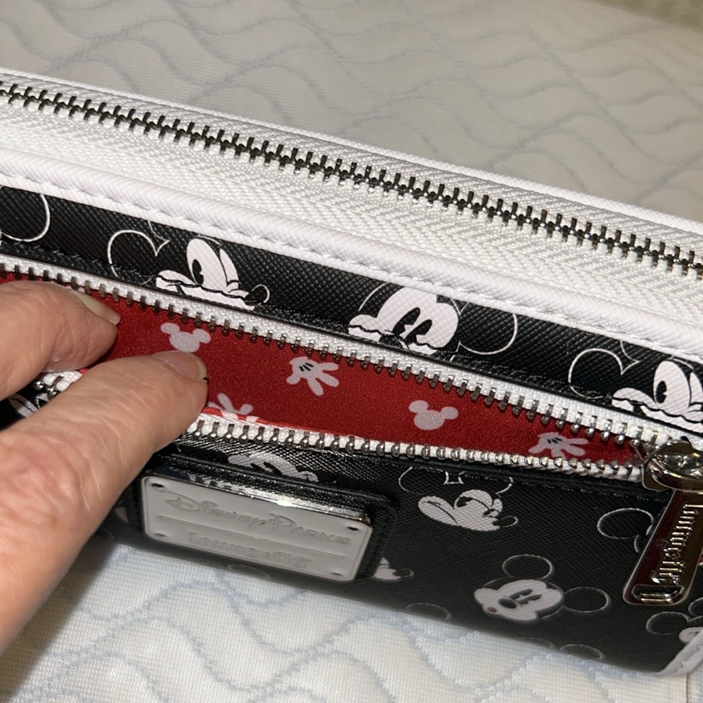 NWT Disney Loungefly Mickey Wallet - Picture 10 of 12
